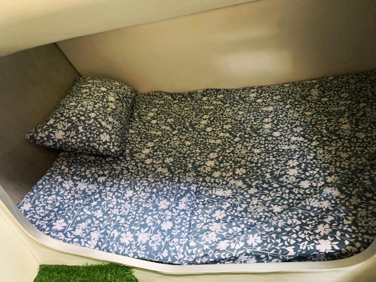 Cozy Private Two Rooms Yacht In Barcelona With Free Parking ซานต์อาเตรียเดเบซอซ ภายนอก รูปภาพ