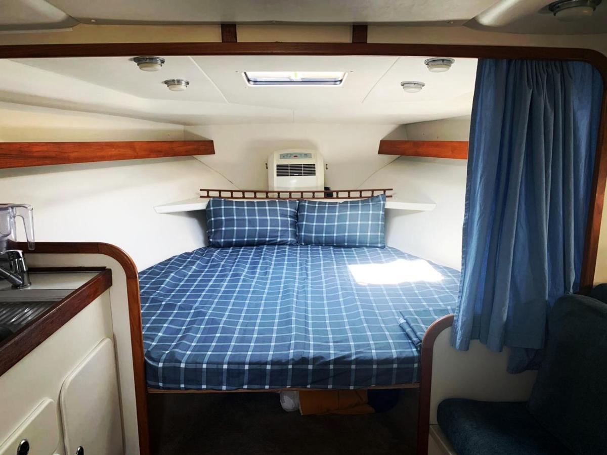 Cozy Private Two Rooms Yacht In Barcelona With Free Parking ซานต์อาเตรียเดเบซอซ ภายนอก รูปภาพ