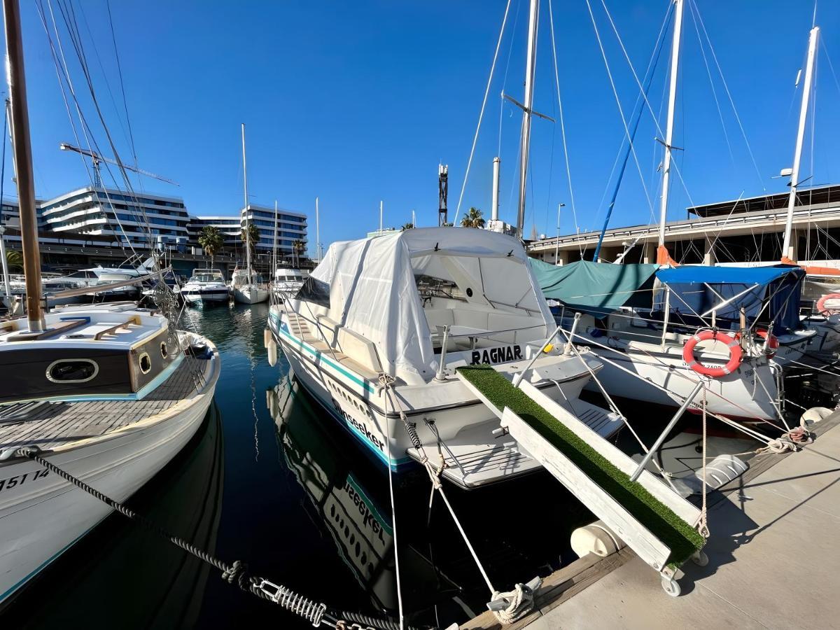 Cozy Private Two Rooms Yacht In Barcelona With Free Parking ซานต์อาเตรียเดเบซอซ ภายนอก รูปภาพ